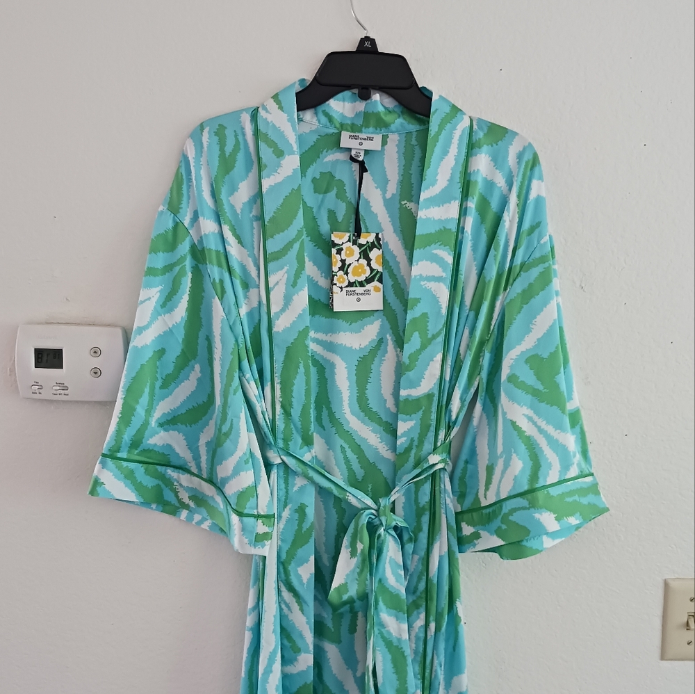 Diane‎ Von Furstenberg Satin Zebra Print Bathrobe